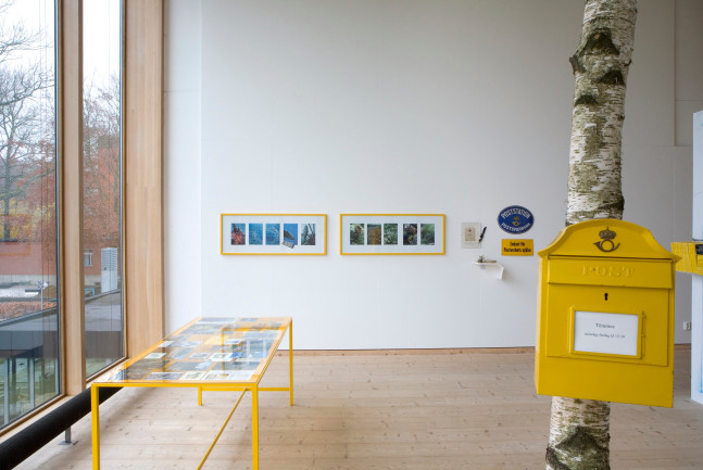 societal studies - extinction, 2010

584 revistas &amp;quot;national geographic&amp;quot;, 1 libro de arte espa&amp;ntilde;ol, 12 libros de arte, 1 etiqueta de pie de foto, expositor de metal, 2 fotograf&amp;iacute;as en color, 380 postales, 1 portafolio con recortes de revistas.

dimensiones variables

vista de instalaci&amp;oacute;n