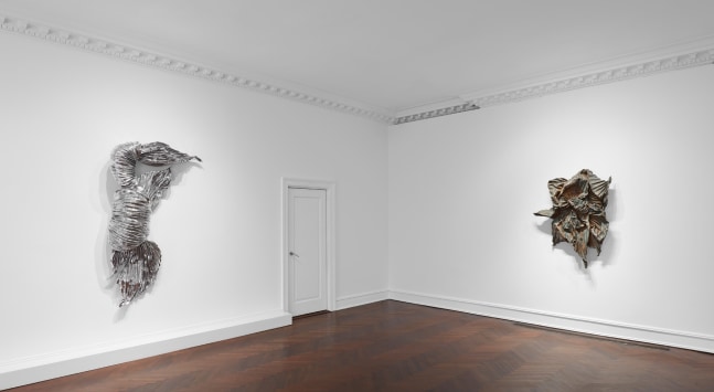 Installation view of&amp;nbsp;Lynda Benglis: Pleated Works,&amp;nbsp;at Mnuchin Gallery, November 2 - December 11, 2021.&amp;nbsp;All Artworks &amp;copy; 2021 Lynda Benglis / Licensed by VAGA at ARS, New York. Photography by Tom Powel Imaging, Inc.