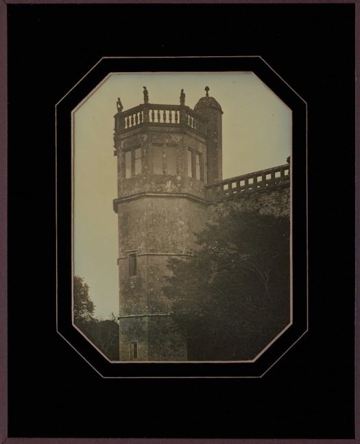 Mike ROBINSON (Canadian, b. 1961)
&amp;nbsp;&amp;ldquo;Sharington&amp;rsquo;s Tower, Lacock Abbey&amp;rdquo;, 2018
Half plate daguerreotype, Framed in reverse paint passe-partout, 19.7 x 15.8 cm