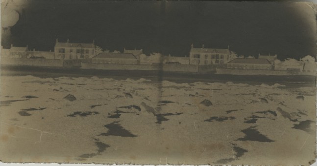 Attributed to Dr. Thomas KEITH (Scottish, 1827-1895) Unidentified farm house, 1853-1856 Waxed paper stereoscopic negatives 7.9 x 15.3 cm