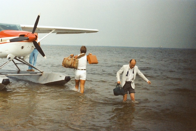 Peter Schlesinger
George arriving at Fire Island Pines, NY, 1979
archival C-print
8 3/4 x 13 1/4 inches (22,2 x 33,7 cm)
16 3/4 x 20 5/8 inches (42,6 x 52,4 cm)
frame edition of 10