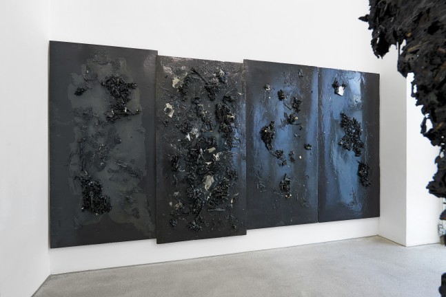 Helmut Lang
Untitled, 2013
resin, pigment, mixed media, foam core and canvas
98 x 190 x 6 inches (249 x 482,5 x 15 cm) as installed
SW 17053, SW 17054, SW 17056, SW17057