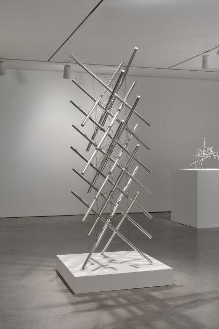 3-Way Core Tower, 1974-1997
stainless steel, unique
88 1/4 x 35 1/2 x 33 1/2 in. / 224.2 x 90.2 x 85.1 cm