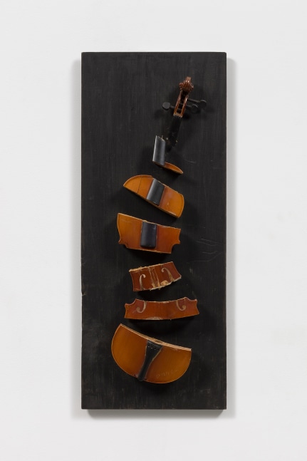 Untitled, 1967

sliced violin on wood panel

28 x 11 1/2 x 2 5/8 in. / 71.1 x 29,2 x 6.7 cm