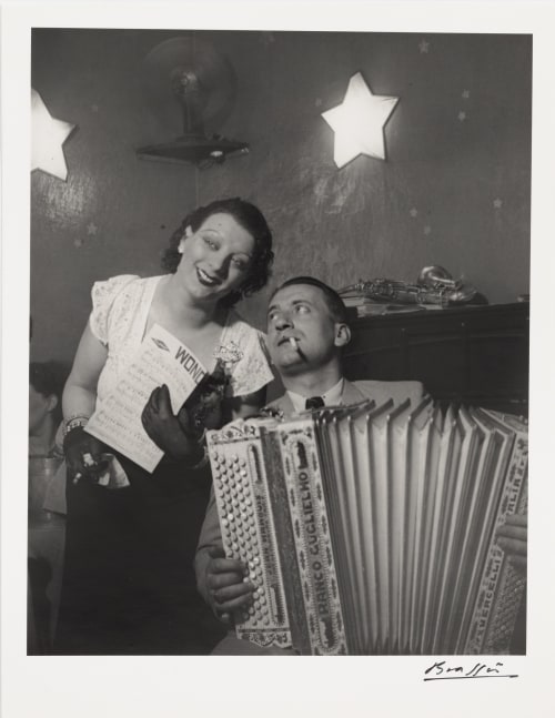 Brassa&amp;iuml;

Kiki avec son accord&amp;eacute;oniste, au Cabaret des fleurs, &amp;agrave; Montparnasse&amp;nbsp;(Kiki with her accordion player at the Cabaret des Fleurs, Rue de Montparnasse), c. 1932
gelatin silver print on double weight paper
image: 10 1/8 x 8 1/4 in. / 25.7 x 21&amp;nbsp;cm

sheet: 11 5/8 x 9 in. / 29.5 x 22.9 cm