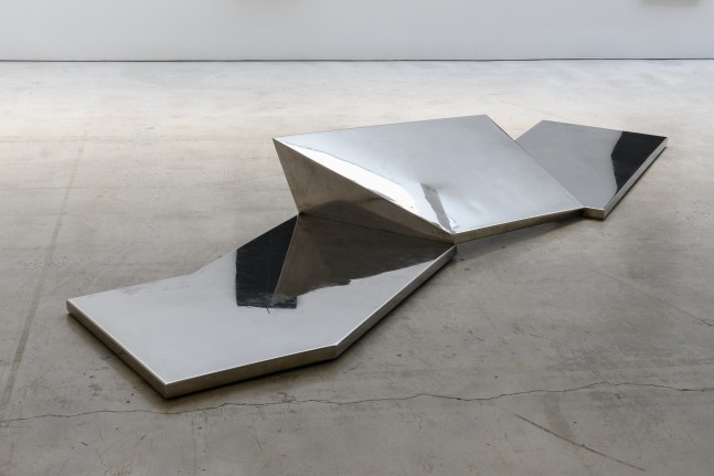 Beverly Pepper

Lago I, 1970

stainless steel, unique

18 x 54 x 168 in. / 45.7 x 137.2 x 426.7 cm