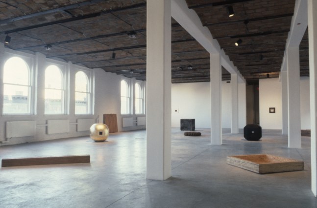 Jackie Winsor Jackie Winsor, PS1 Contemporary Art Center, Long Island City, New York, 1997-98