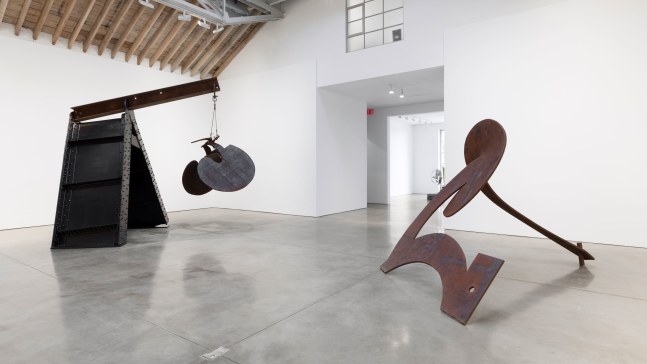 Installation view, Mark di Suvero, November 3 – December 10, 2016