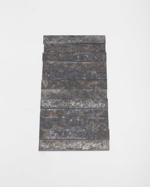 Carl Andre
12 Galvanized Steel Row, 2014
galvanized steel
12 elements, each approximately: 1/16 x 7/8 x 4 7/8 in. (.2 x 2.2 x 12.4 cm)
overall: 1/16 x 9 5/16 x 4 7/8 in. (.2 x 23.7 x 12.4 cm)
&amp;copy; 2023 Carl Andre / Artists Rights Society (ARS), New York. Courtesy Paula Cooper Gallery, New York.
Photo: Steven Probert

칼 안드레&amp;nbsp;
12 Galvanized Steel Row, 2014&amp;nbsp;
아연 도금 강판&amp;nbsp;
12판, 각각 대략: 1/16 x 7/8 x 4 7/8인치(.2 x 2.2 x 12.4cm)&amp;nbsp;
전체: 1/16 x 9 5/16 x 4 7/8인치(.2 x 23.7 x 12.4cm)
&amp;copy; 2023 Carl Andre / Artists Rights Society (ARS), New York. Courtesy Paula Cooper Gallery, New York.
​​​​​​​Photo: Steven Probert