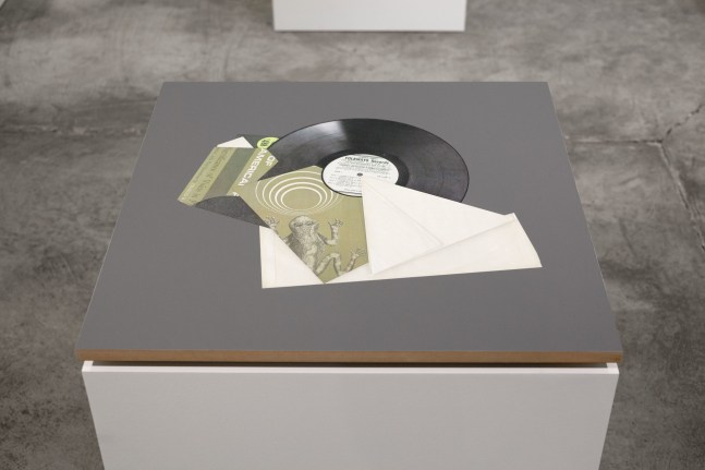 Kelley Walker Pioneer PL-518 Series (Sounds of N. American Frogs), 2014 Pantone and four-color process silkscreen with acrylic ink on MDF, latex painted pedestal 27 x 24 x 24 in. (68.6 x 61 x 61 cm) panel: 3/4 x 24 x 24 in. (1.9 x 61 x 61 cm) pedestal: 26 1/4 x 24 x 24 in. (66.7 x 61 x 61 cm)