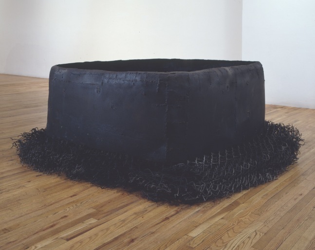 Robert Grosvenor &quot;Untitled&quot; 1981-83 Steel, vinyl-coated steel and undercoating 36 x 96 x 84 in.