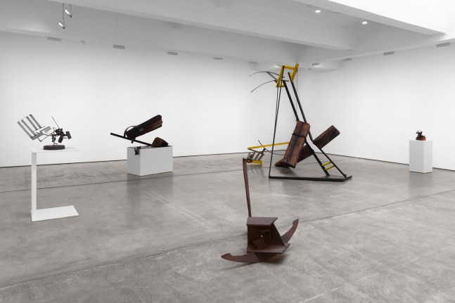 Installation view, Mark di Suvero and Leonard Contino, October 22 – November 28, 2020
