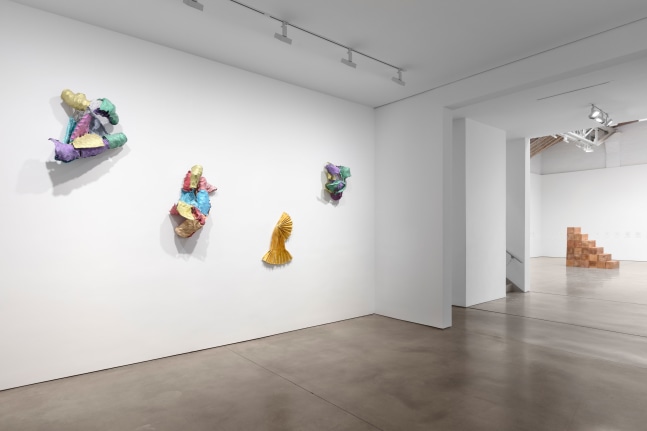 Installation view, Carl Andre and Lynda Benglis, May 10 – June 16, 2018