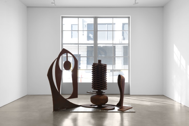 Installation view, Mark di Suvero: Painting and Sculpture, Paula Cooper Gallery, New York, September 9 – October 21, 2023. © Mark di Suvero. Courtesy of Spacetime C.C. and Paula Cooper Gallery, New York. Photo: Steven Probert.
