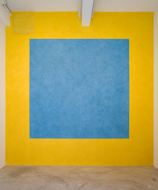 Sol LeWitt
Wall Drawing #418 E: A blue square on a yellow wall. The square is filled in solid, First installation: June 1984
Color ink wash
Dimensions variable
Drawn by: Sachiko Cho, Clinton King, Heyjin Lim
First installation: Galerie Annemarie Verna, Zurich, Switzerland