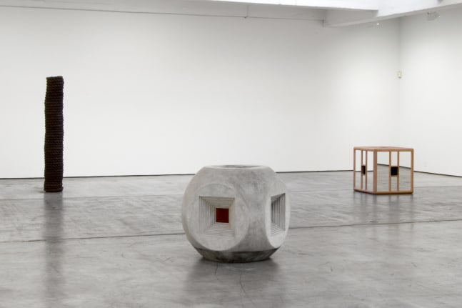 Installation view, Jackie Winsor, Paula Cooper Gallery, 521 W 21st Street, New York. October 26 - November 28, 2008. © Jackie Winsor. Courtesy Paula Cooper Gallery, New York.