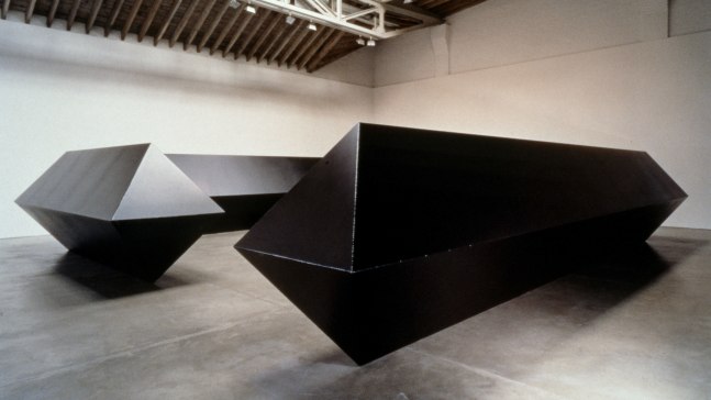Installation view, Tony Smith, Paula Cooper Gallery, 534 W 21st Street, New York. May 1 - June 1, 1999. © 2025 Tony Smith / Artists Rights Society (ARS), New York. Courtesy Paula Cooper Gallery, New York. Photo: Tom Powel.