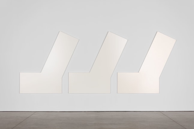 David Novros Untitled, 1966 acrylic lacquer on canvas 3 panels each 98 5/8 x 93 x 1 1/2 in. (250.5 x 236.2 x 3.8 cm); approx. overall: 98 5/8 x 250 x 1 1/2 in. (250.5 x 635 x 3.8 cm).