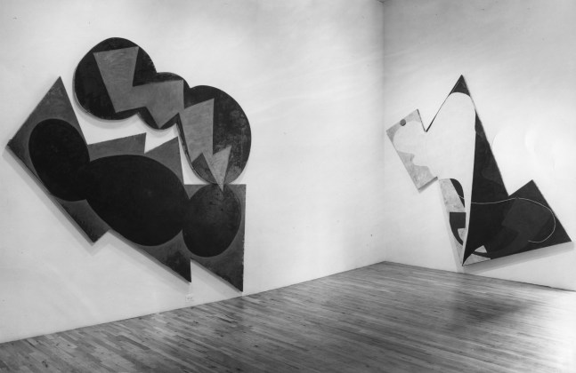 Installation view, Elizabeth Murray, Paula Cooper Gallery, 155 Wooster Street, New York, May 1 - 30, 1980. © 2025 Elizabeth Murray / Artists Rights Society (ARS), New York. Courtesy Paula Cooper Gallery, New York. Photo: Geoffrey Clements.