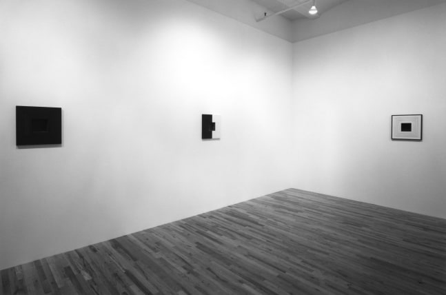 Installation view, Jackie Winsor, Paula Cooper Gallery, 149 Wooster Street, New York, September 8 - October 3, 1992. © Jackie Winsor. Courtesy Paula Cooper Gallery, New York. Photo: Geoffrey Clements.