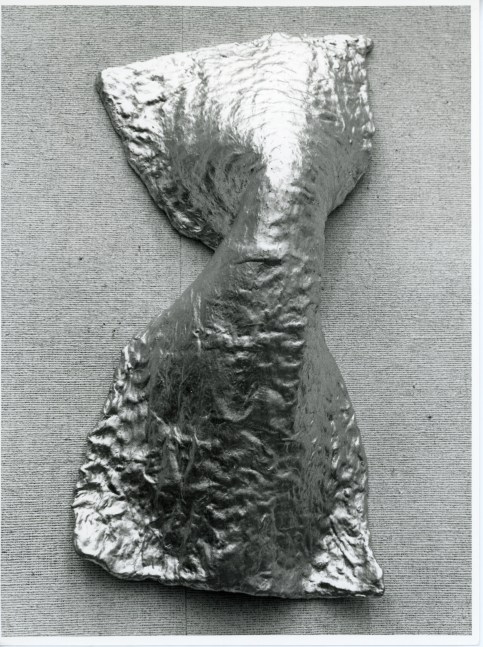 Lynda Benglis &quot;Figure 2&quot; 1978 Chicken wire, cotton, plaster, gesso, gold leaf 34 1/2&quot; x 16 1/2&quot; x 8 1/2&quot;