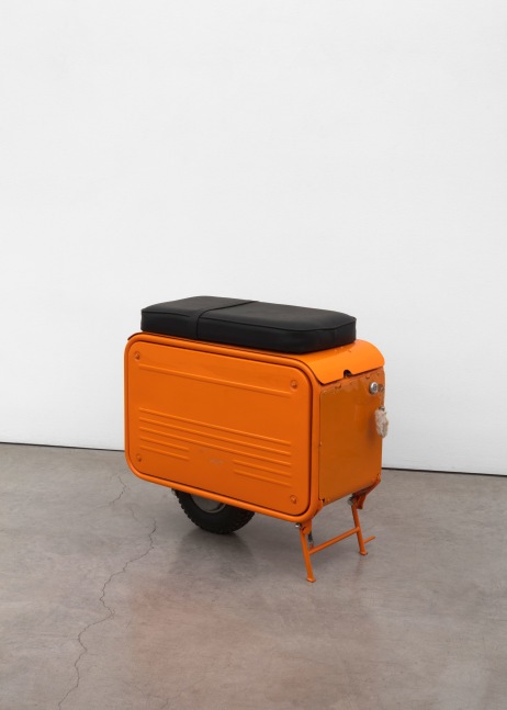 Robert Grosvenor
untitled, 2020
Valmobile scooter circa 1961 with Nason acrylic enamel paint, rabbit's foot keychain, key
27 1/2 x 24 1/2 x 14 in. (69.9 x 62.2 x 35.6 cm)