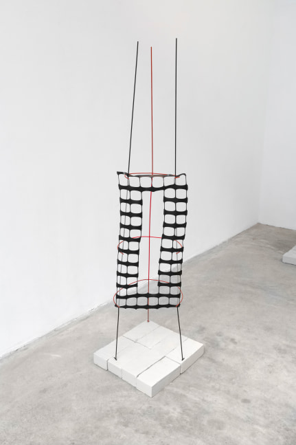 Linnea Kniaz Framework 11, 2017 wire, construction mesh, acrylic, gouache 53 3/4 x 11 1/4 x 14 in. (136.5 x 28.6 x 35.6 cm)