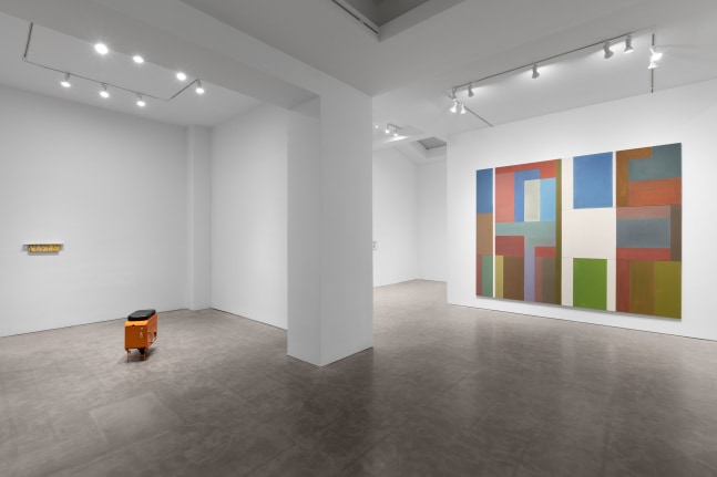 Installation view, Robert Grosvenor & David Novros, February 27 – April 10, 2021