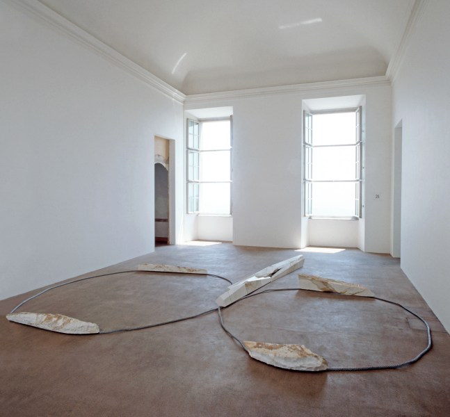 Luciano Fabro L'Infinito, 1989 steel cable and marble 17 3/4 x 315 x 236 1/4 in. (45 x 800 x 600 cm)