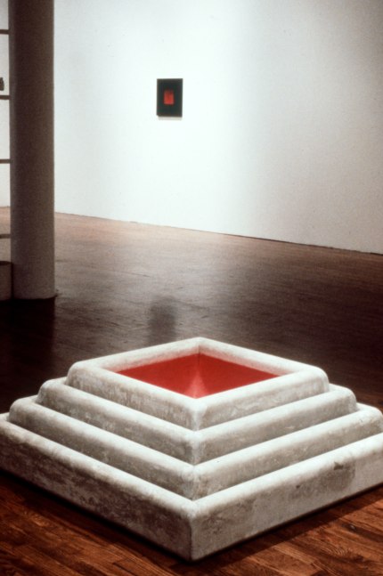 Installation view, Jackie Winsor, Paula Cooper Gallery, 155 Wooster Street, New York, November 2 - 30, 1989. © Jackie Winsor. Courtesy Paula Cooper Gallery, New York. Photo: Geoffrey Clements.