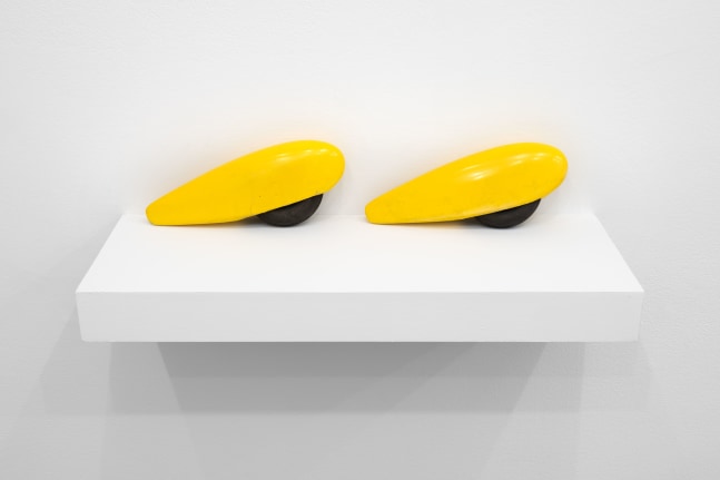 Robert Grosvenor, Untitled, 2020 fiberglass, rubber, plastic, and yellow paint each found object: 2 1/4 x 10 1/4 x 4 in. (5.7 x 26 x 10.2 cm)