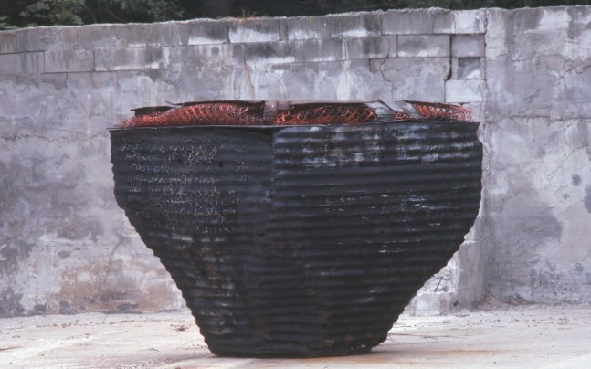 Robert Grosvenor &quot;Untitled&quot; 1984-85 Steel, plastic, tar and oil paint 72 x 72 x 72 in.