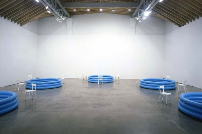 Installation view, Céleste Boursier-Mougenot, Paula Cooper Gallery, 534 W 21st Street, New York. September 10 - October 16, 1999.