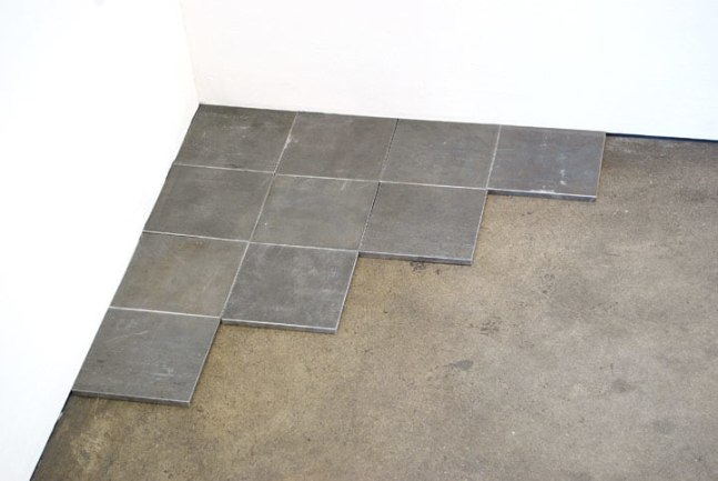 Carl Andre "4th Aluminum Corner" 2007 10 aluminum plates overall: 1/4 x 24 x 24 in.