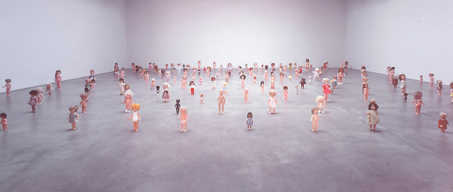 Zoe Leonard "Mouth open, teeth showing" 2000 162 dolls dimensions variable