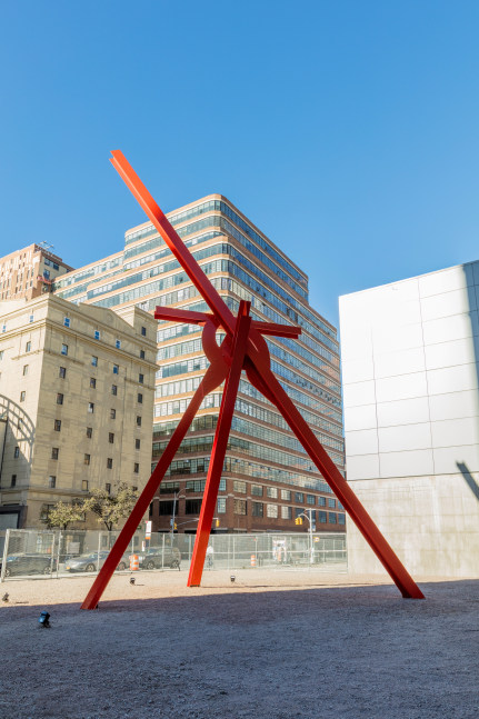 Installation view, Mark di Suvero, Hugs, 220 11th Avenue, New York, October 6, 2018 – August 20, 2019