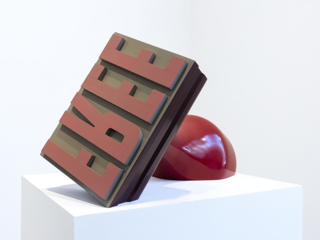 Claes Oldenburg &amp;amp; Coosje van Bruggen
Free Stamp, Second Version, Model, 1985-1991
wood painted with latex and spray enamel
14 1/2 x 22 3/8 x 13 1/4 in. (36.8 x 56.8 x 33.7 cm)
&amp;copy; Claes Oldenburg and Coosje van Bruggen

클래스 올덴버그 &amp;amp; 코셰 반 브루겐
Free Stamp, Second Version, Model, 1985-1991
라텍스와 스프레이 에나멜 도색 목재
14 1/2 x 22 3/8 x 13 1/4인치(36.8 x 56.8 x 33.7cm)
&amp;copy; Claes Oldenburg and Coosje van Bruggen