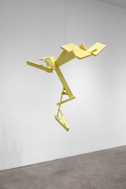 Joel Shapiro untitled, 2021 wood and casein 47 7/8 x 48 1/2 x 32 3/4 in. (121.6 x 123.2 x 83.2 cm)