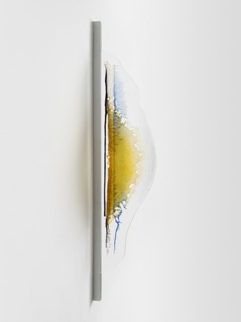 Tauba Auerbach
Spontaneous Lace, 2023
kiln-formed glass in aluminum armature
30 x 5 1/4 x 3/8 in. (76.2 x 13.3 x 1 cm)
&amp;copy; Tauba Auerbach. Courtesy Paula Cooper Gallery, New York
Photo: Steven Probert

토바 아우어바흐
Spontaneous Lace, 2023
알루미늄 골조에 가마 성형 유리
30 x 5 1/4 x 3/8인치(76.2 x 13.3 x 1cm)
&amp;copy; Tauba Auerbach. Courtesy Paula Cooper Gallery, New York
Photo: Steven Probert