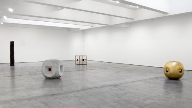 Installation view, Jackie Winsor, Paula Cooper Gallery, 521 W 21st Street, New York. October 26 - November 28, 2008. © Jackie Winsor. Courtesy Paula Cooper Gallery, New York.