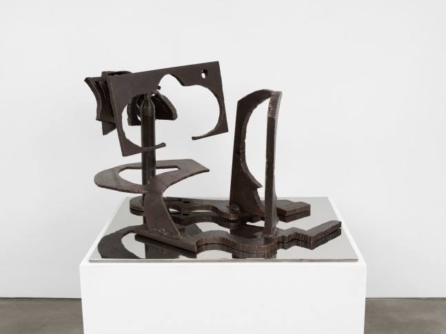 Mark di Suvero
Untitled (Landscape), 2020
steel, mirrored stainless steel plate
24 1/2 x 43 x 27 in. (62.2 x 109.2 x 68.6 cm)
plate: 29 x 36 x 1/2 in. (73.7 x 91.4 x 1.3 cm)