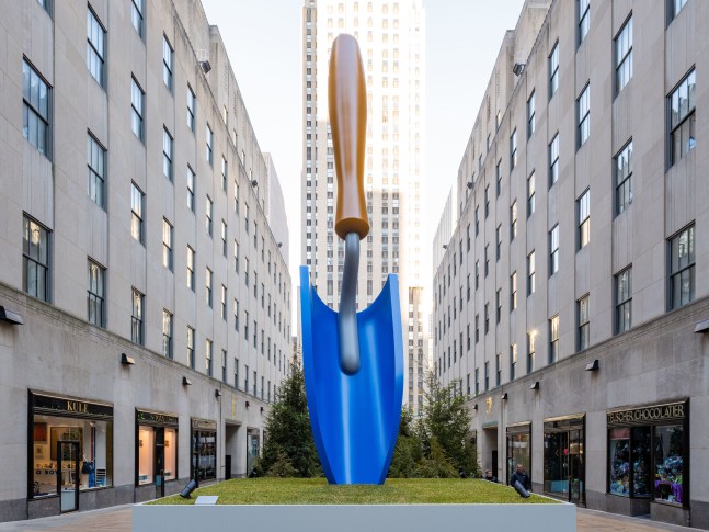 Installation view, Claes Oldenburg and Coosje van Bruggen, Plantoir, Blue, March 18 – May 6, 2022, Channel Gardens at Rockefeller Center, New York, NY