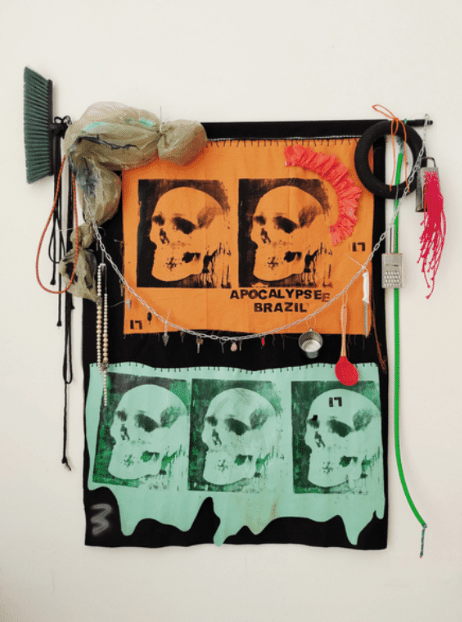 Randolpho Lamonier
O porta bandeira do apocalypse (The flag bearer of apocalypse), 2021
Mixed media (Silkscreen and stamp on leather and fabric, rope, chains, plastic, broom and objects)
77 x 67 inches