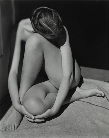 Edward Weston, Nude 227N, 1936,

gelatin silver print, 24.1 x 19 cm