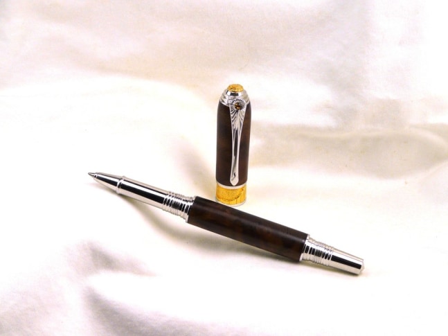 Walnut Burl Art Deco Pen
Walnut Burl
6&amp;quot; x .75&amp;quot; x .75&amp;quot;
&amp;nbsp;