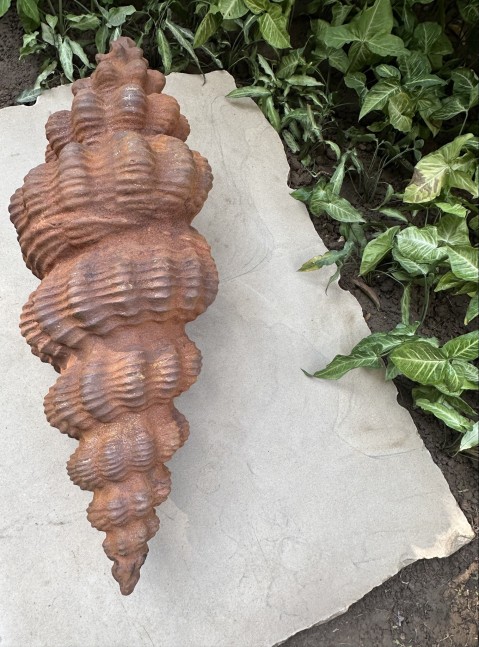 Time twist&amp;nbsp;| 2022
Cast iron
42.5&amp;Prime; x 17&amp;Prime; x 17&amp;Prime;
TG 4567