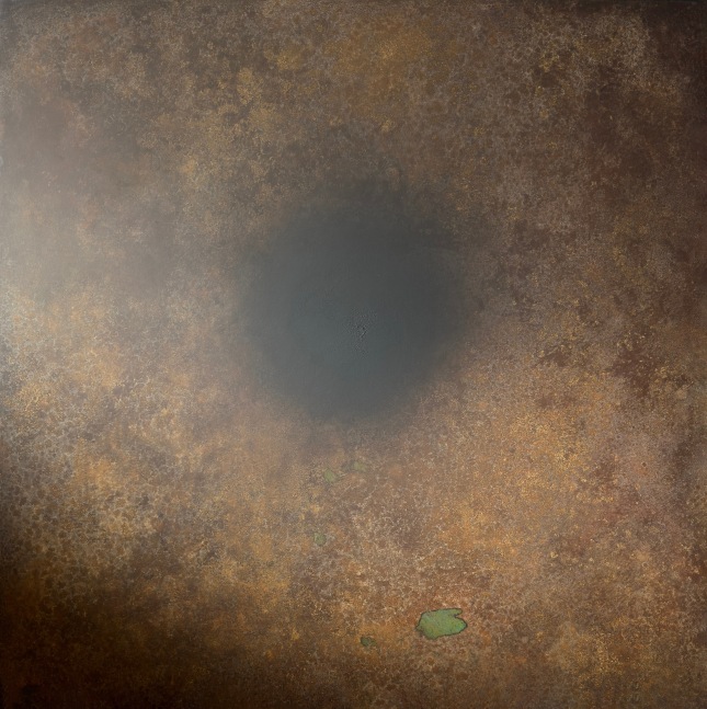 Alwar Balasubramaniam
Dark Light | 2022
Soot, iron and pigments on board |&amp;nbsp;48&amp;rdquo; x 48&amp;rdquo; x 2&amp;rdquo;
TG 4536