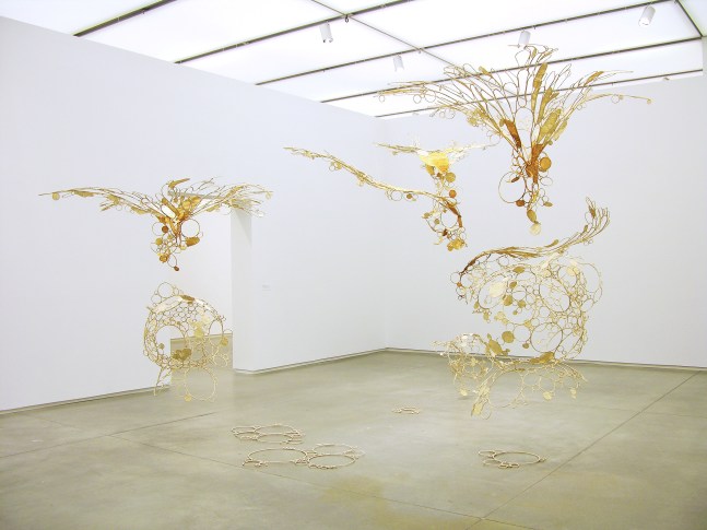 Sun-sneezers blow light bubbles, 2007-2008
Stainless steel, muslin cloth, tamarind kernel powder paste, lacquer
192″ x 288″ 168″