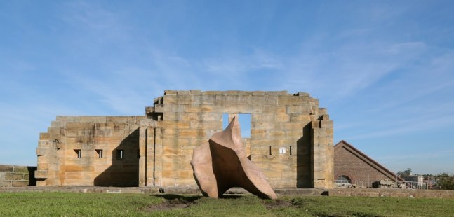 Unfolded sky, 2011-12
Granite
62" x 54" x 58"