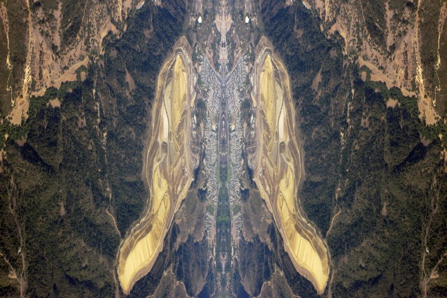 Divine6125, 2007
C Print
15 3/4″ x 23 1/2″
 